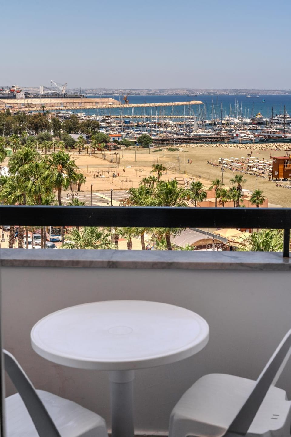 Finikoudes Seaview Vibe 1 Bdr Flat Apartment in Larnaca