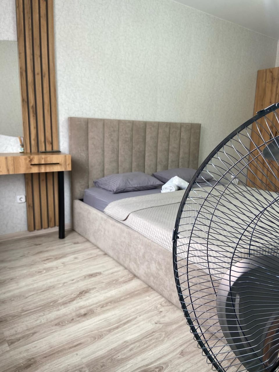 Bed, Living room, Photo of the whole room, Seating area, Bedroom