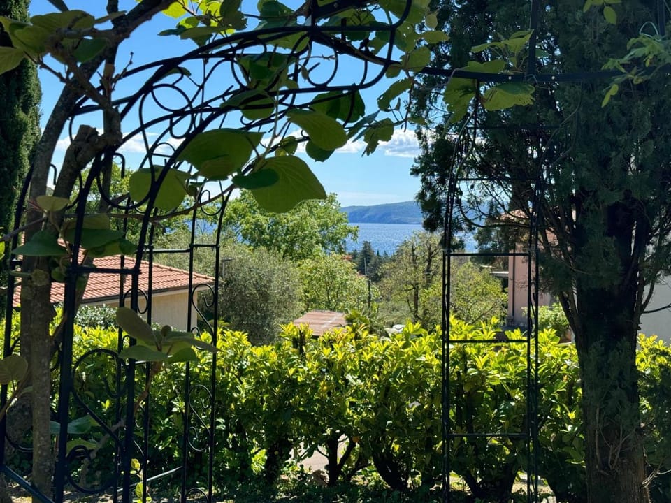 Garden view, Sea view