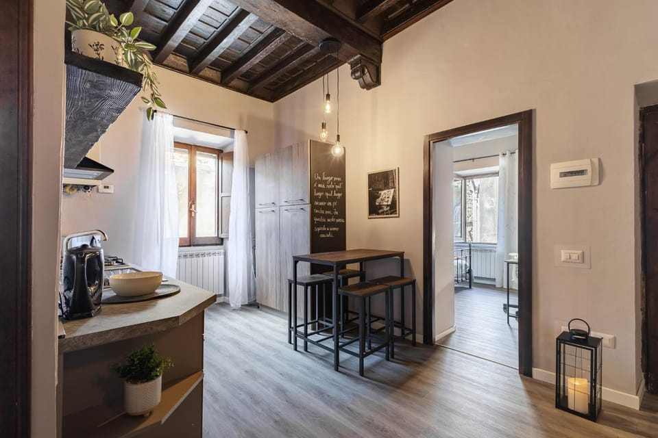 Kitchen or kitchenette, Seating area, Dining area