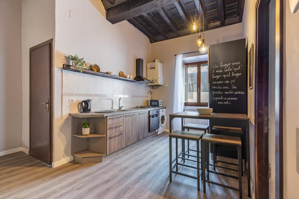 Kitchen or kitchenette, Dining area, stove