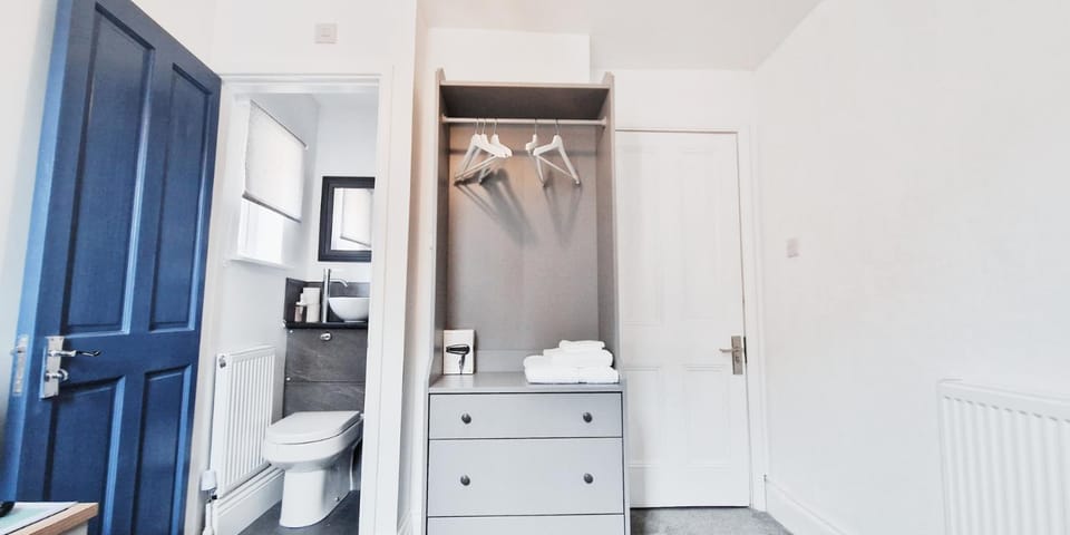 Bed, Bathroom, Bedroom, towels, wardrobe