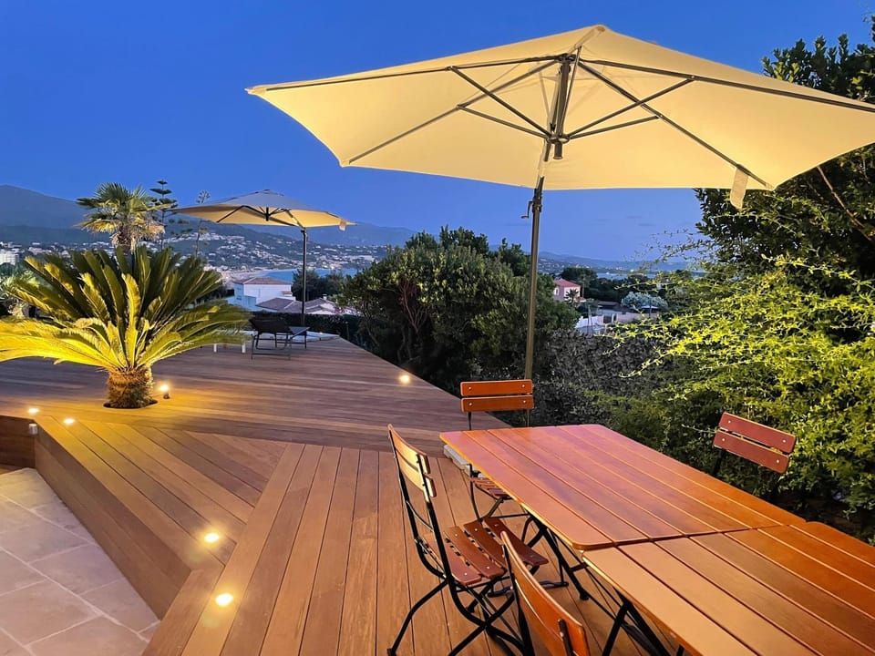 Patio, Natural landscape, View (from property/room), Balcony/Terrace, Balcony/Terrace, Dining area