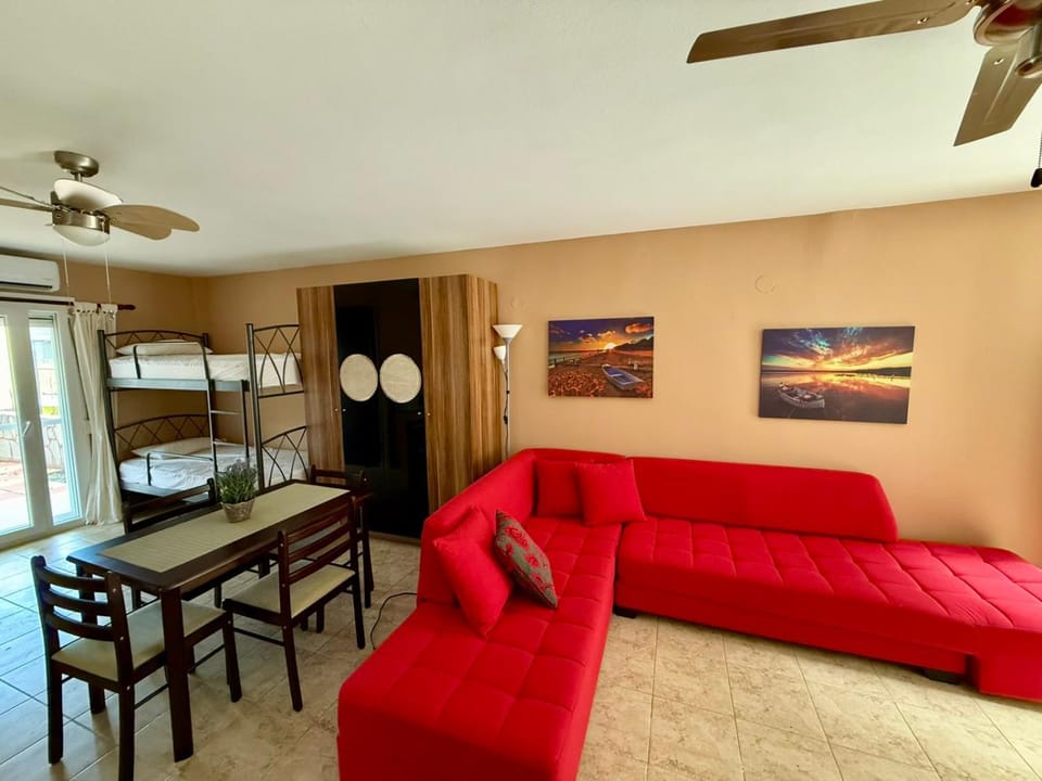 Living room, Photo of the whole room, Seating area, Dining area
