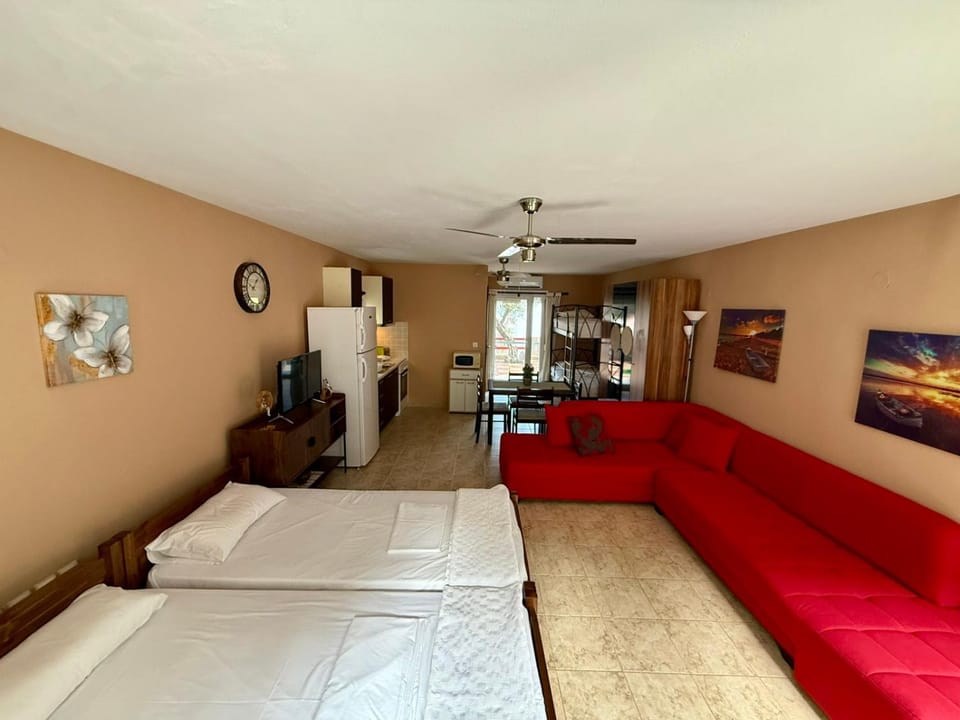 Bed, Photo of the whole room, Seating area