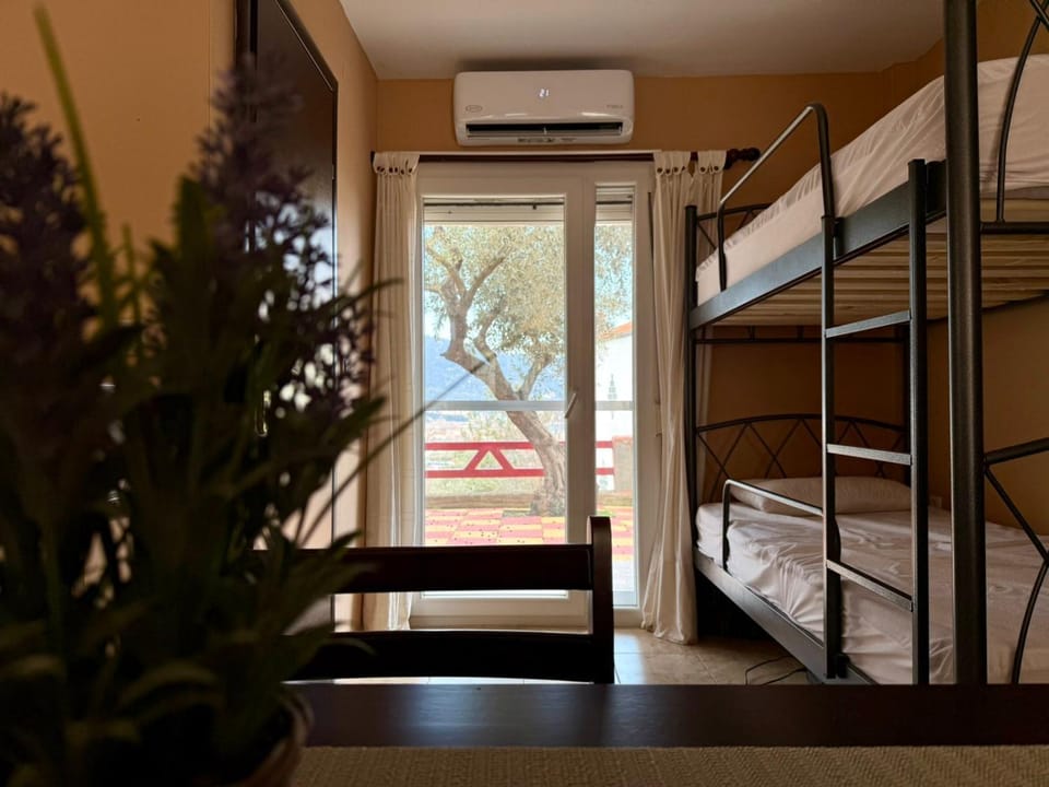 bunk bed, air conditioner