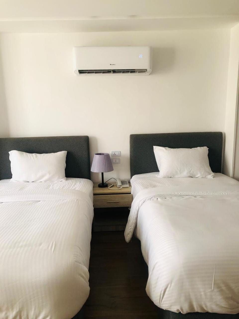 Bed, Photo of the whole room, Bedroom, air conditioner