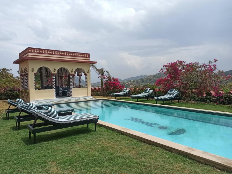 Spring, Day, Natural landscape, Garden, Garden view, Pool view, Swimming pool, sunbed