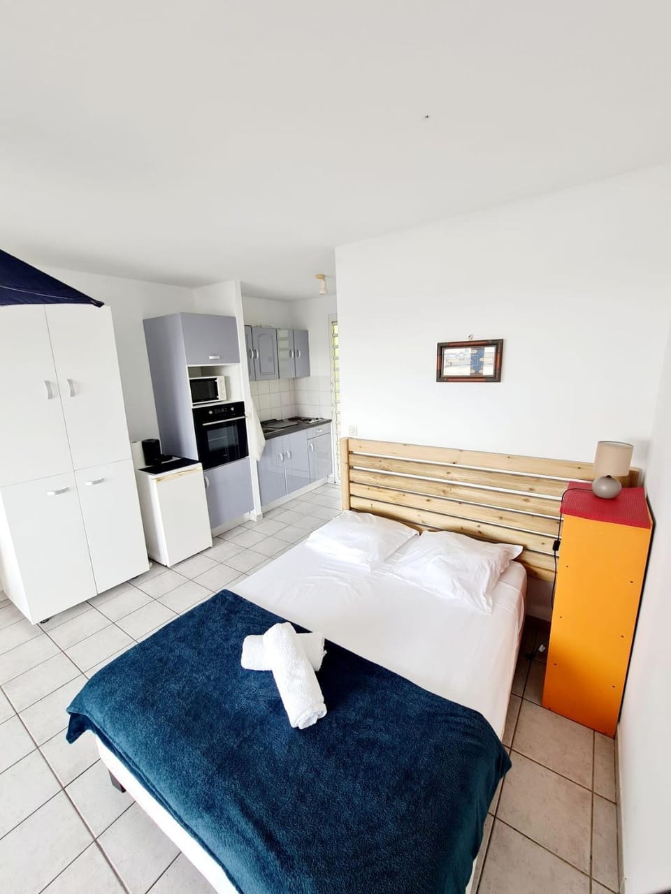 Bed, Kitchen or kitchenette, Photo of the whole room, Bedroom, oven