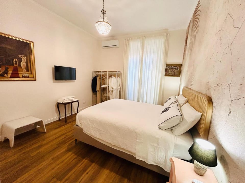 Bed, TV and multimedia, Photo of the whole room, Bedroom, air conditioner