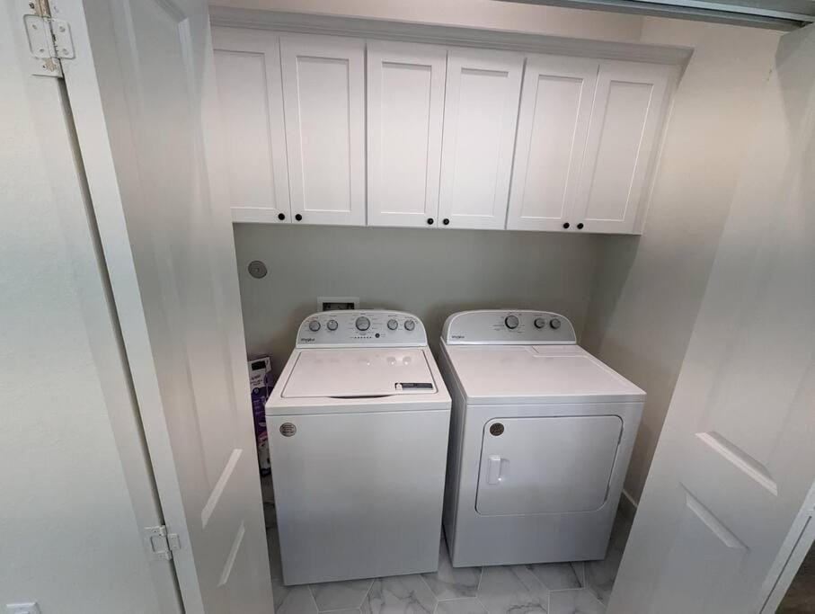 BRAND NEW 2024 4/3.5 w/pool and water views House in Galveston Island