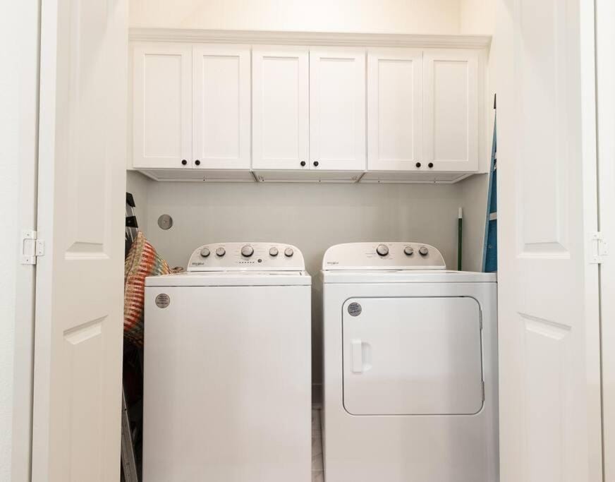 BRAND NEW 2024 4/3.5 w/pool and water views House in Galveston Island