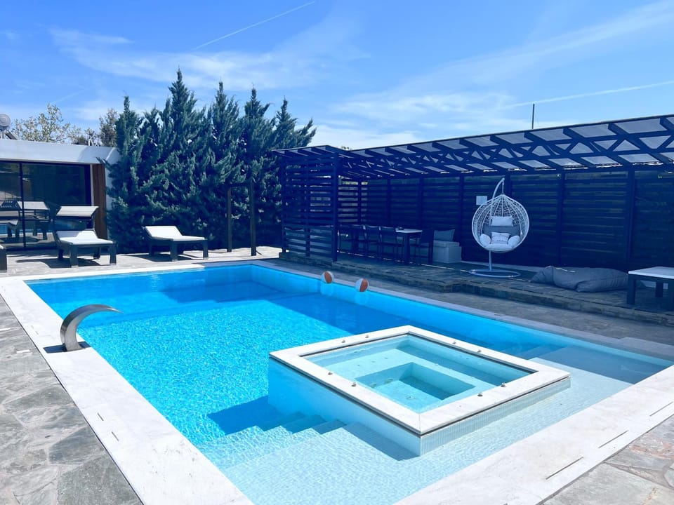 Day, Seating area, Swimming pool