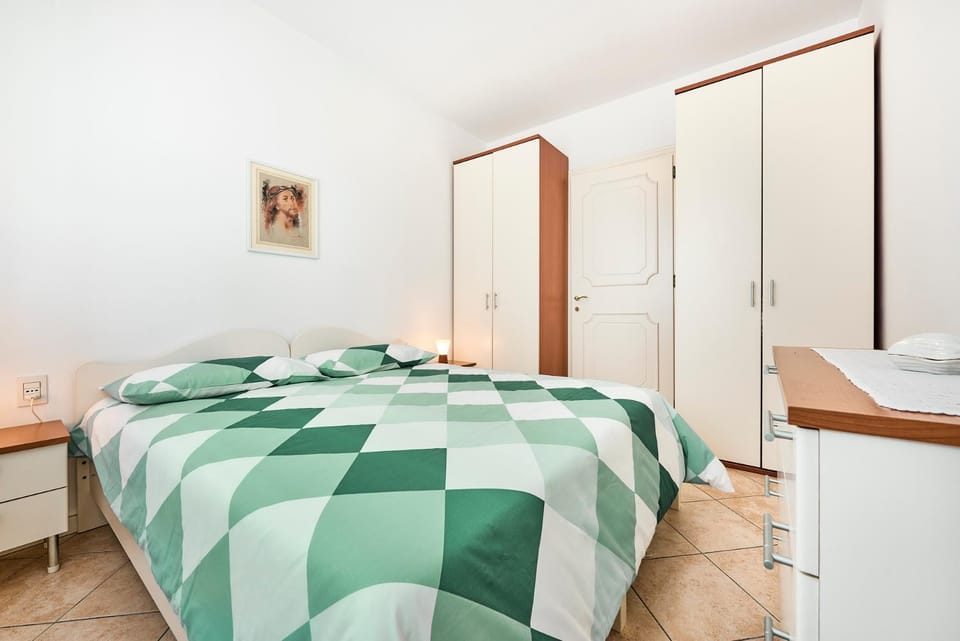 Bed, Photo of the whole room, Bedroom, wardrobe