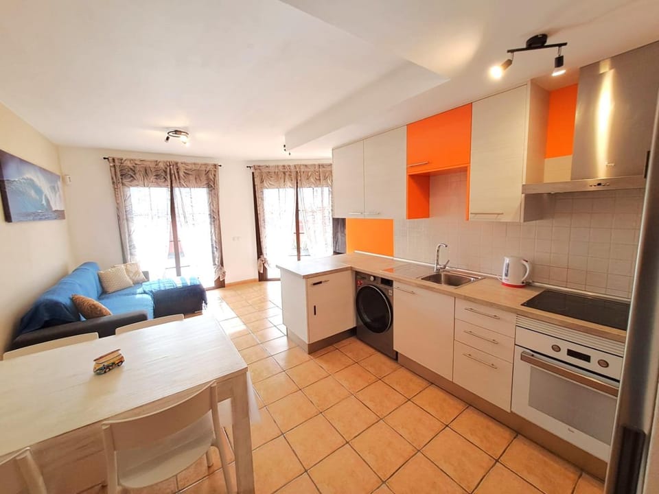 Kitchen or kitchenette, Dining area, pet friendly