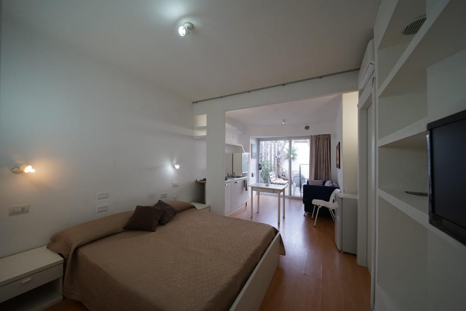 Photo of the whole room, Dining area, Bedroom