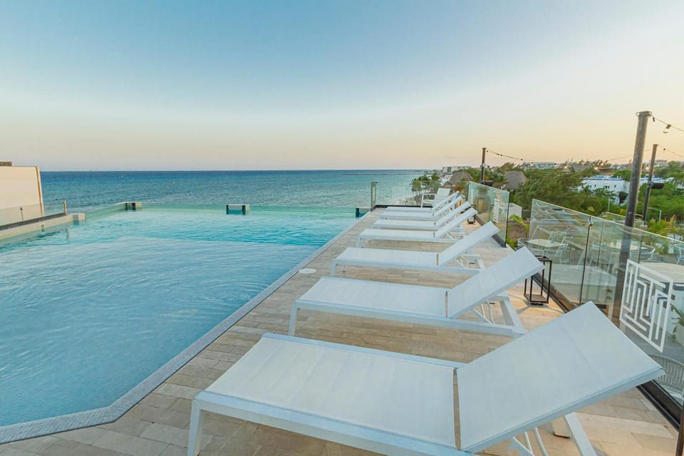 Pool view, Sea view, Swimming pool, sunbed