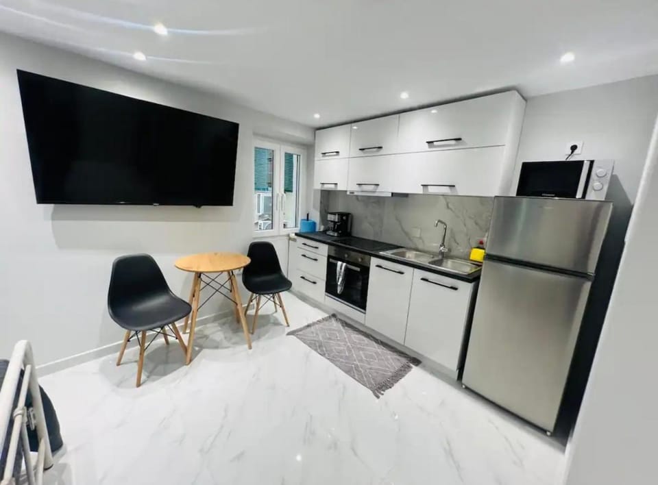 TV and multimedia, Kitchen or kitchenette, Dining area, minibar, pet friendly, stove, toaster, washing machine