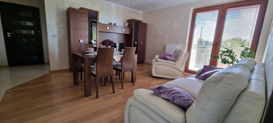 TV and multimedia, Balcony/Terrace, Living room, Seating area, Dining area
