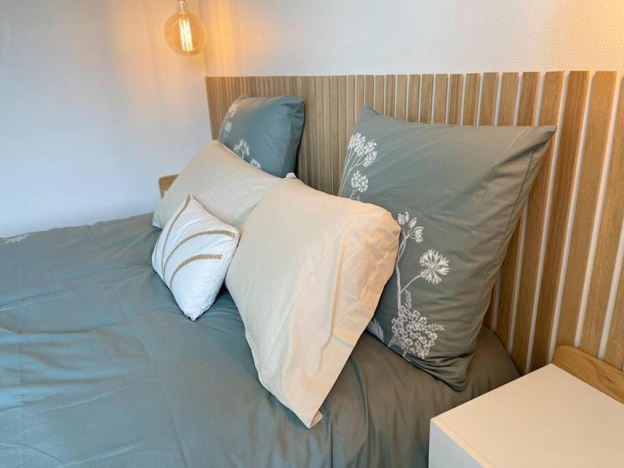 Bed, Bedroom