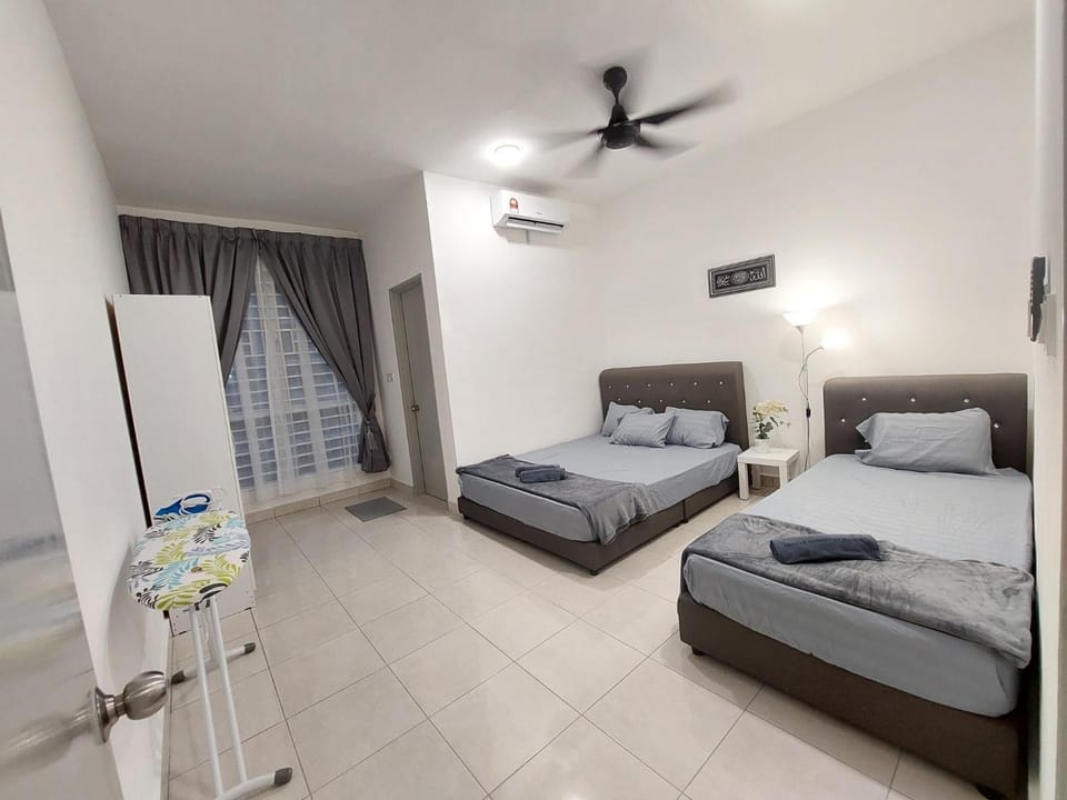 Bedroom, towels