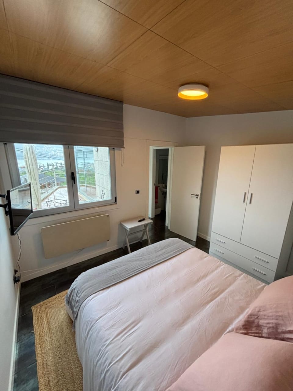 Bed, TV and multimedia, Photo of the whole room, Bedroom, Sea view, heating