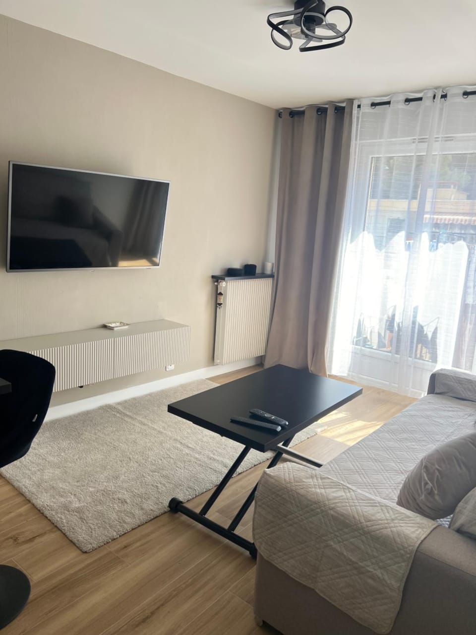 TV and multimedia, Photo of the whole room, Seating area