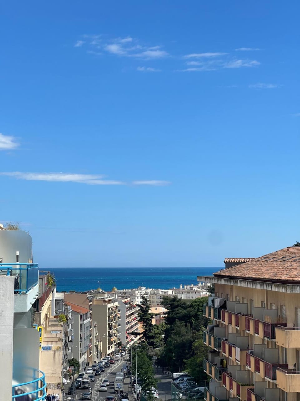 Property building, Day, Neighbourhood, Natural landscape, City view, Sea view, Street view