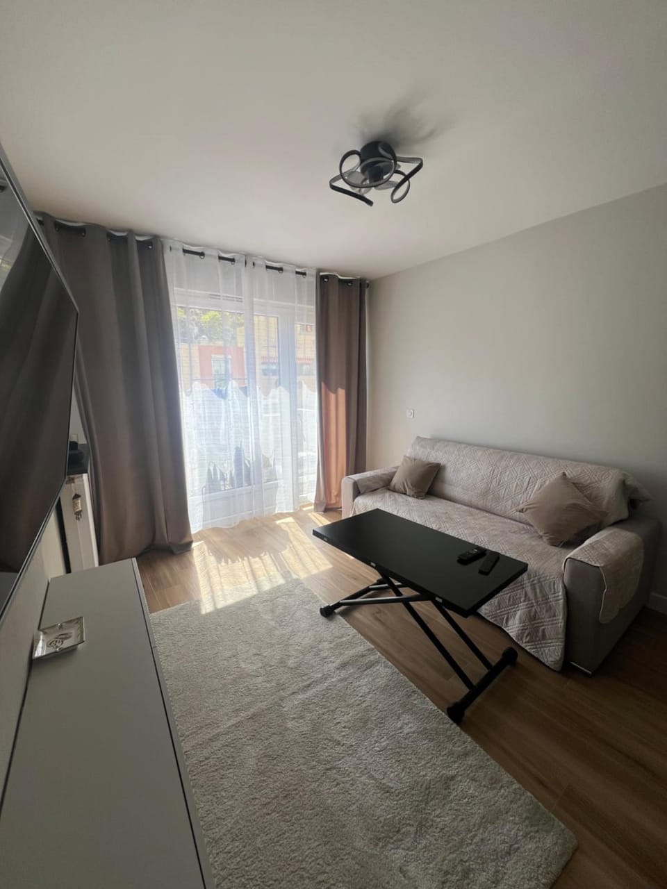 TV and multimedia, Living room, Photo of the whole room, Seating area
