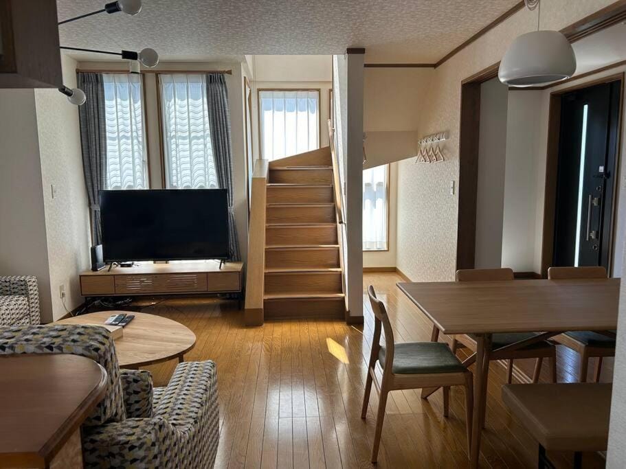 TV and multimedia, Living room, Dining area