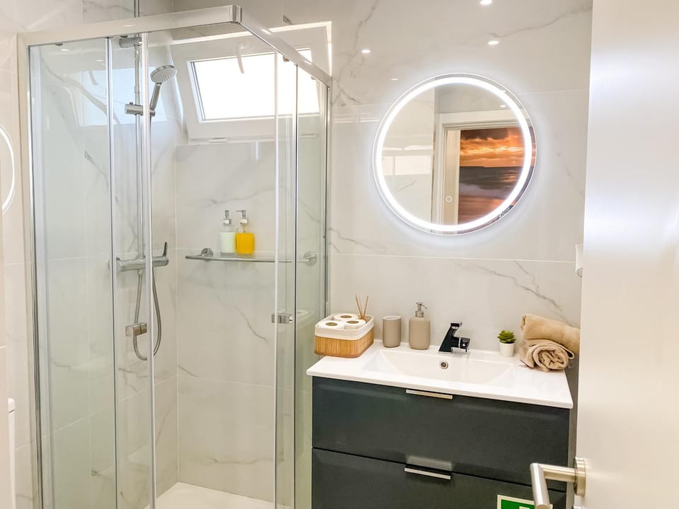 Shower, Bathroom, towels