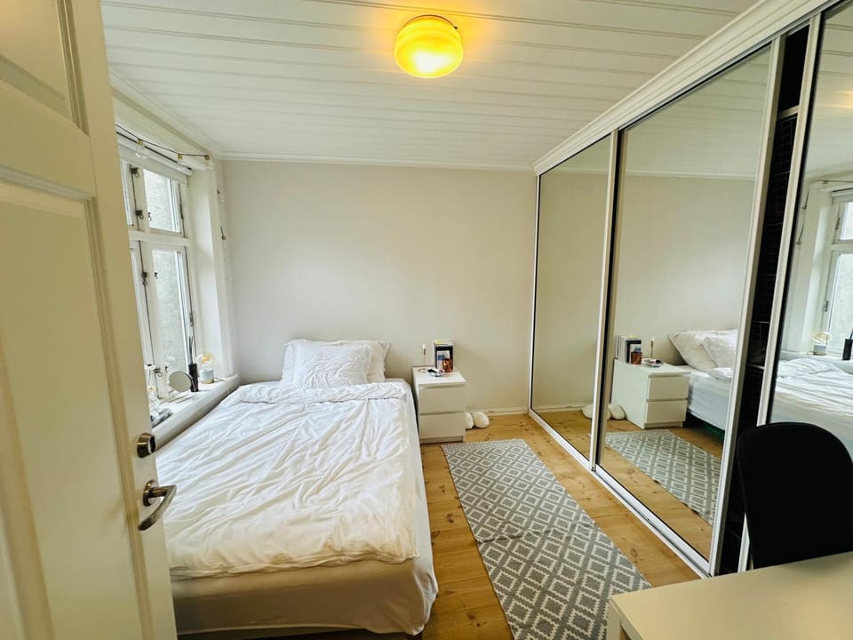 Sjarmerende bolig like ved togstasjonen Vacation rental in Bergen