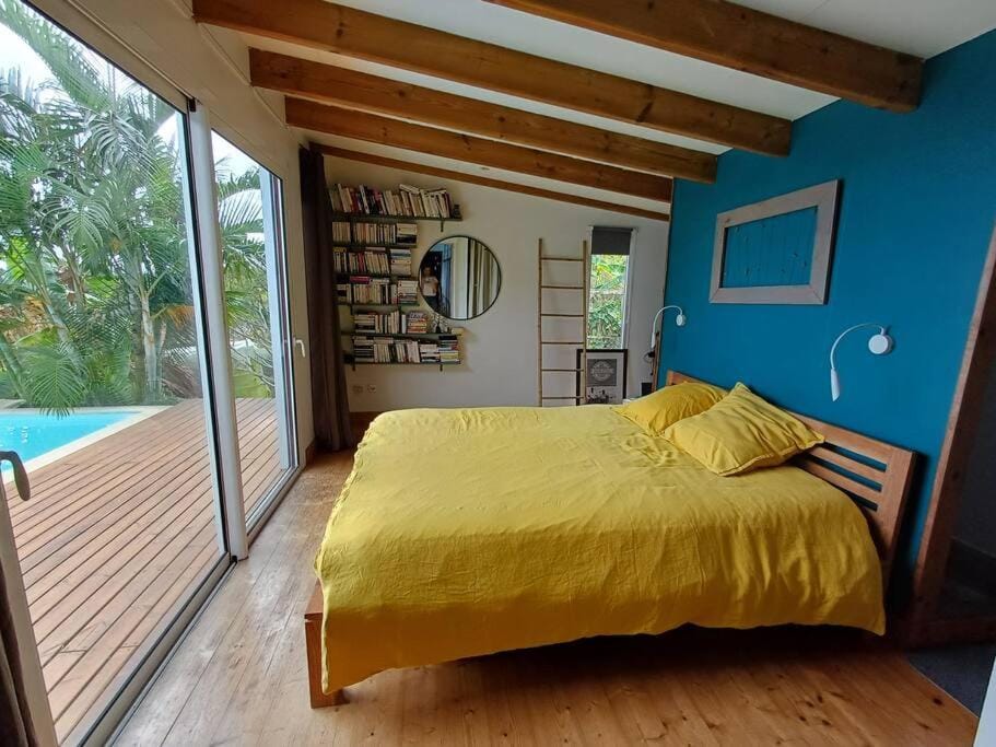 Grande villa dans l'ouest - belle vue mer - piscine - jacuzzi - 4 chambres - jardin Villa in Saint-Paul