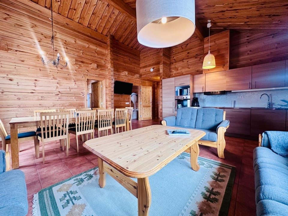 Kitchen or kitchenette, Living room, Seating area, Dining area
