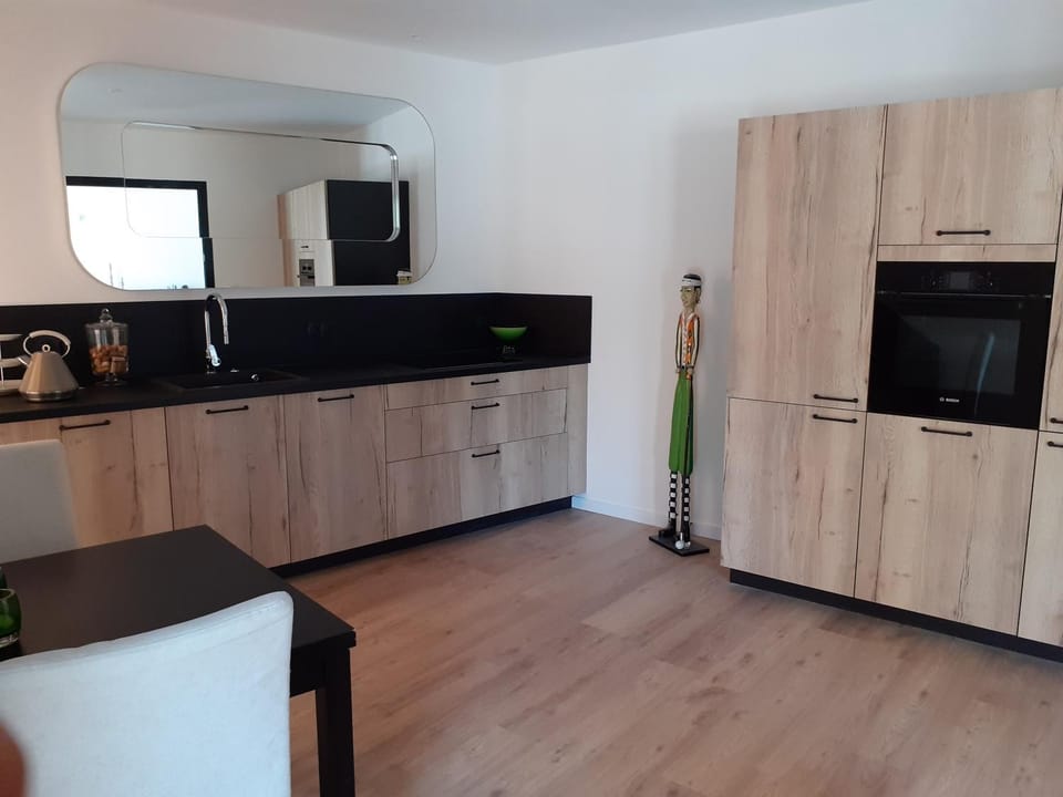Kitchen or kitchenette, pet friendly, stove