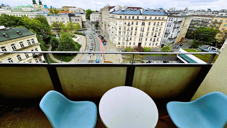 View (from property/room), Balcony/Terrace, Seating area, City view, Street view