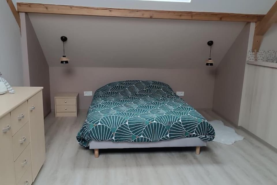 Bed, Photo of the whole room, Bedroom