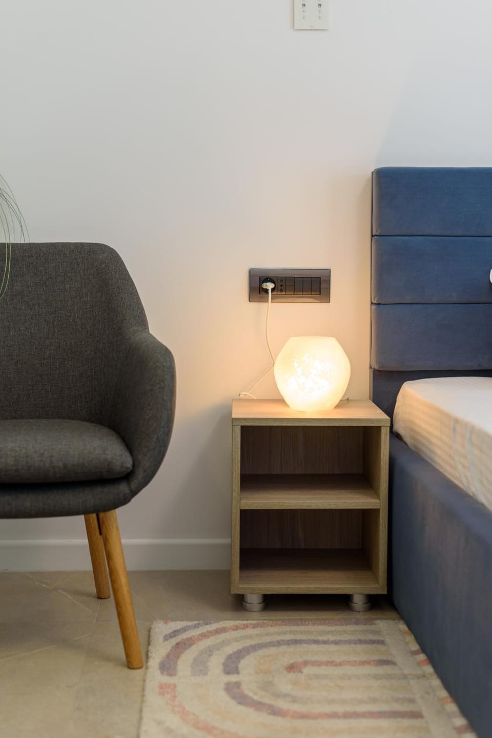 Bed, Seating area
