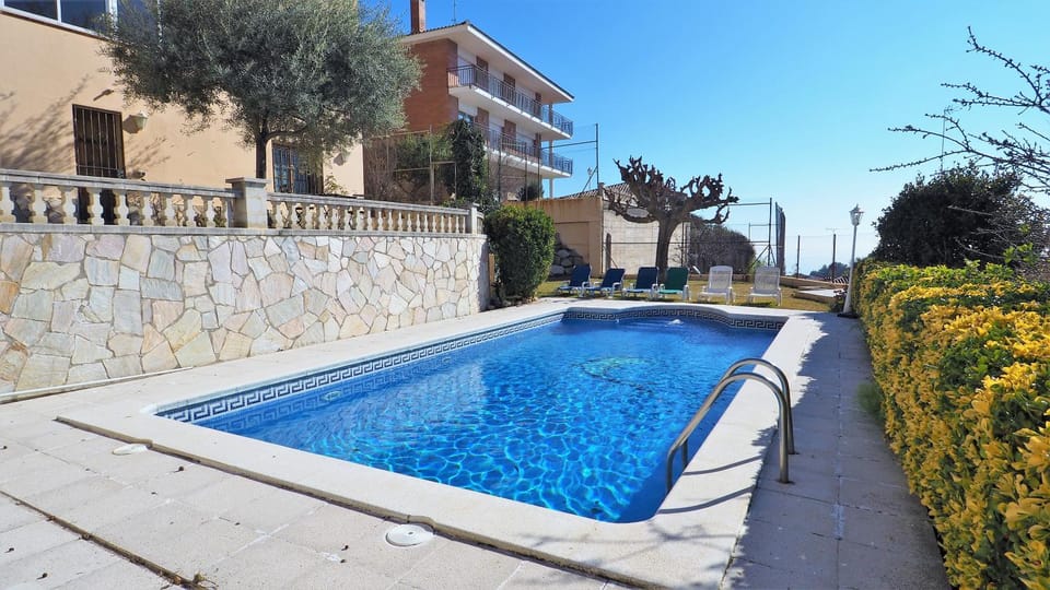 Swimming pool, Swimming pool