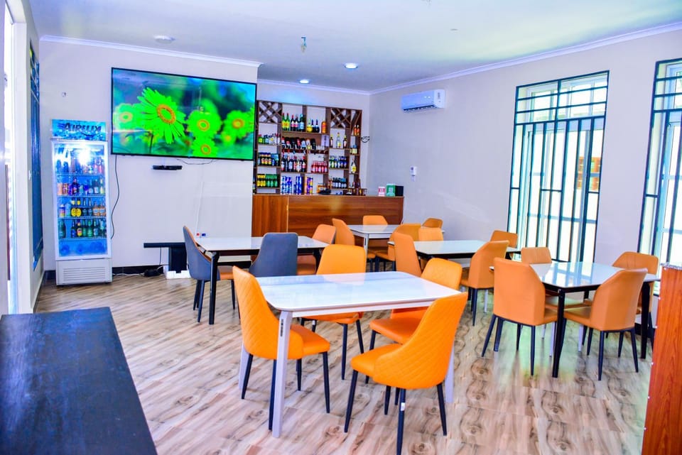 Restaurant/places to eat, Restaurant/places to eat, Communal lounge/ TV room