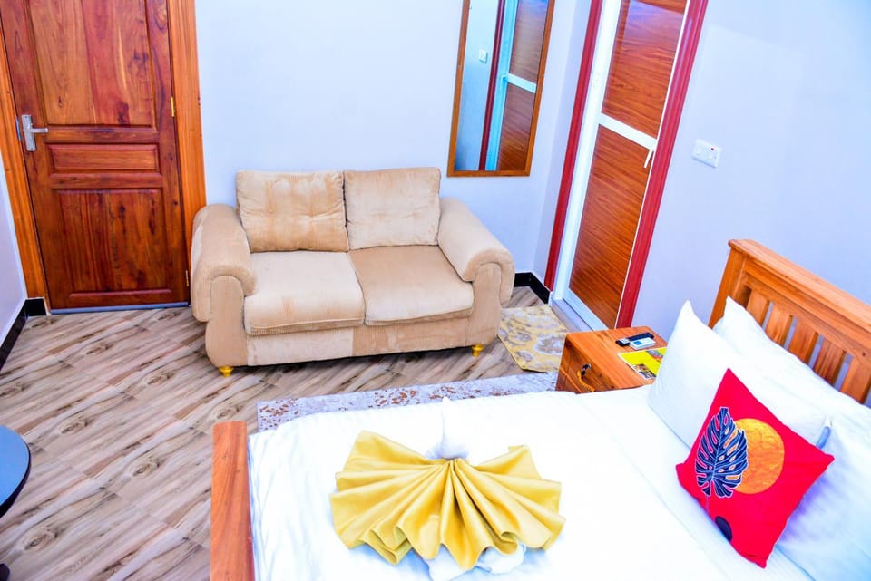 Bed, Photo of the whole room, Seating area, Bedroom