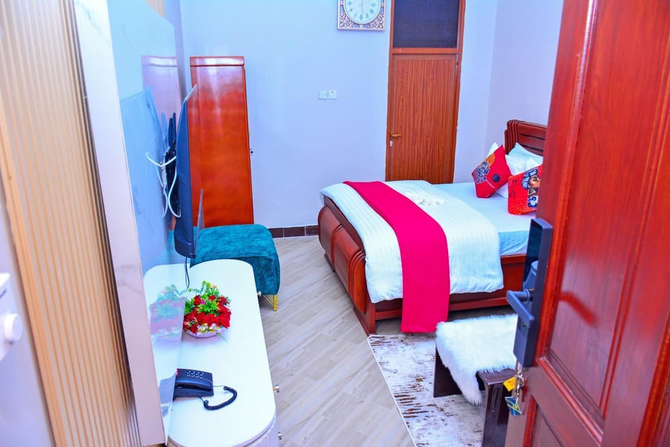 Bed, Living room, Photo of the whole room, Bedroom, wardrobe