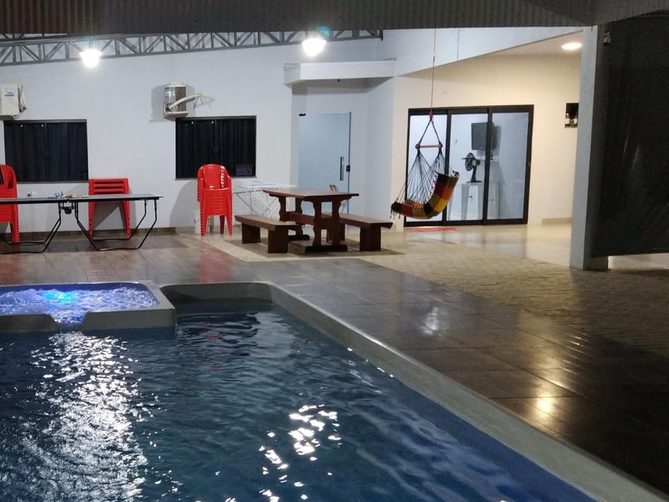 Check-in AUTÔNOMO e Privacidade em Hidro, piscina, casa, garagem até 2, até 3 quartos e 3 ar, 2 banheiros, churrasqueira, máquina de lavar roupas, roupa de cama, todos privativos, insira valor 3 hóspedes e abrimos 2 quartos, já 5 hóspedes usam 3Q House in State of Mato Grosso, Brazil