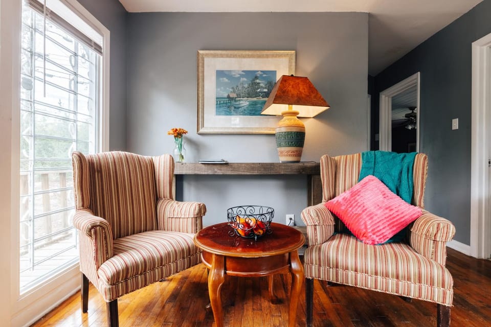 Living room, Seating area