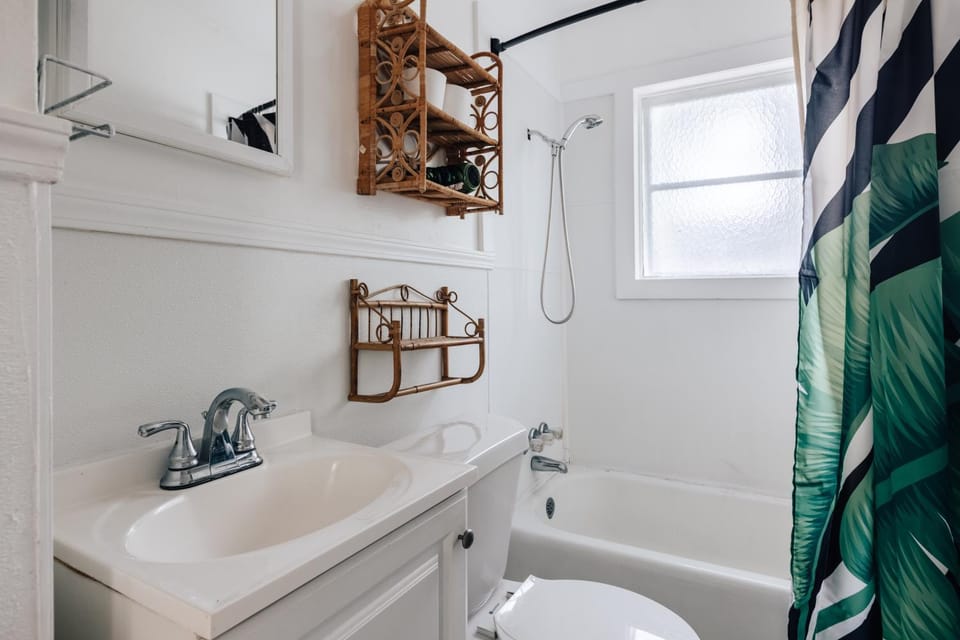 Shower, Toilet, Bathroom, Bath