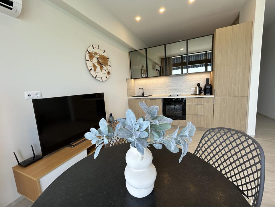 TV and multimedia, Kitchen or kitchenette, Dining area