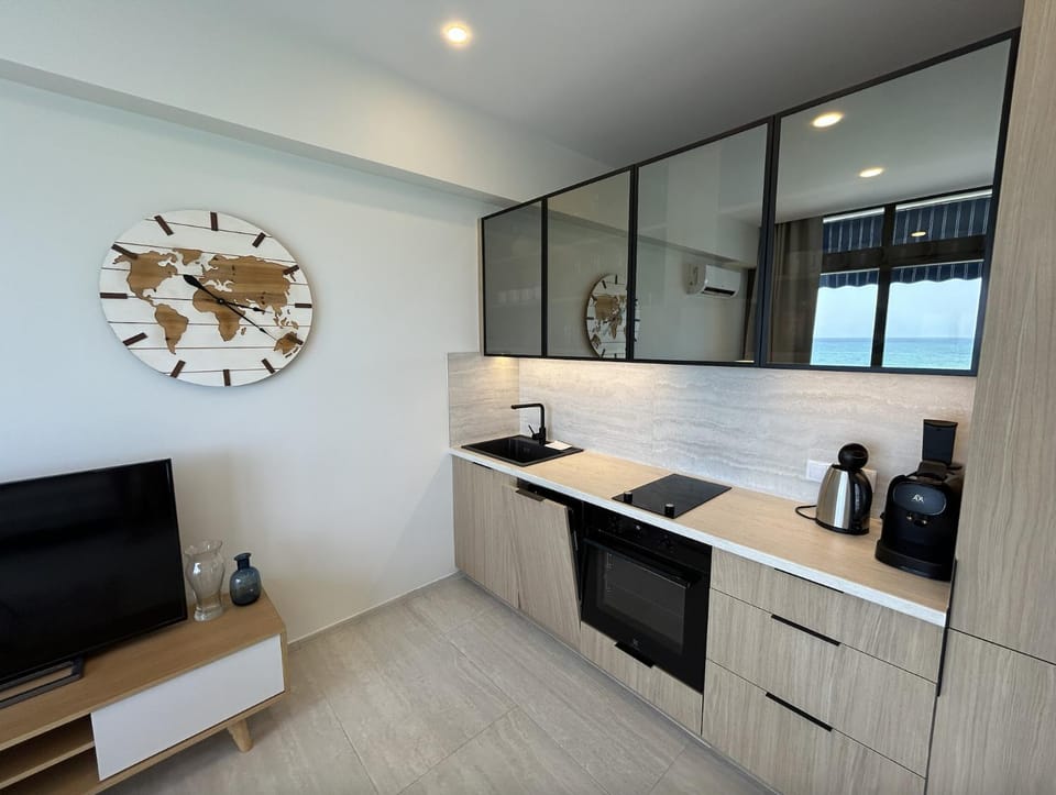 TV and multimedia, Coffee/tea facilities, Kitchen or kitchenette, stove