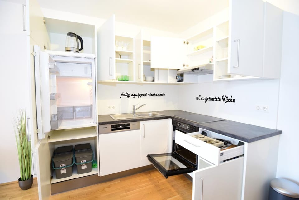 Kitchen or kitchenette, dishwasher, pet friendly, stove