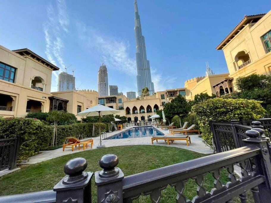 Property building, Nearby landmark, City view, Pool view, Swimming pool
