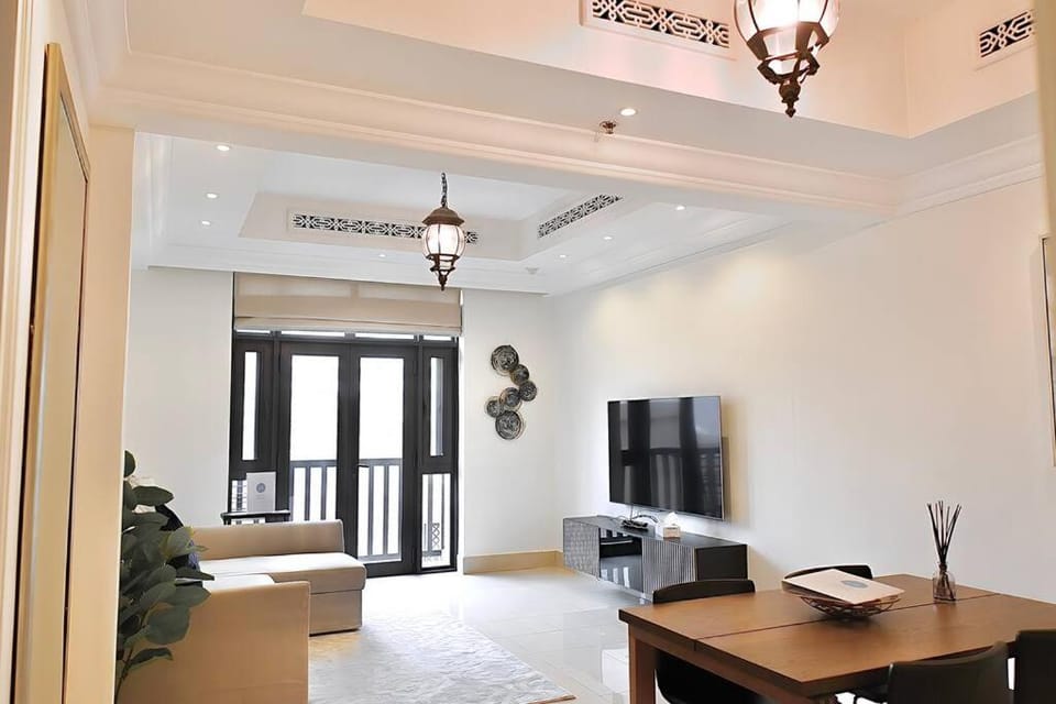 Communal lounge/ TV room, TV and multimedia, Living room, Seating area, Dining area, Evening entertainment